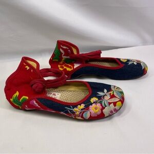 Old Beijing Style Cloth Embroidered Floral Shoes, Size 7/240 Chinese Slip Ons